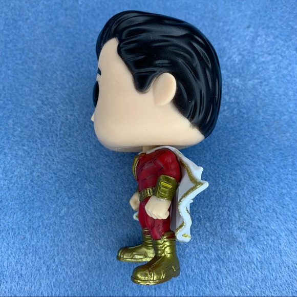 Funko POP! Heroes: #260 Shazam - Shazam Vinyl Figure - Picture 3 of 5